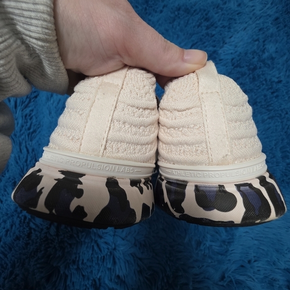 APL Techloom Wave Women's Athletic Shoes Size 7 Light Pink And BL/Navy Leopard - Picture 3 of 10